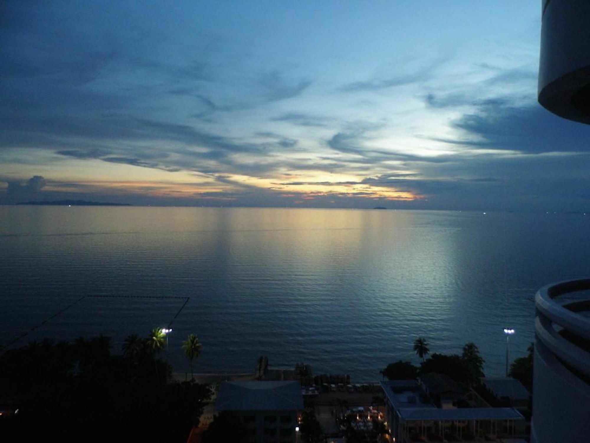 Atlantis Condo Resort Jomtien Beach Exterior photo